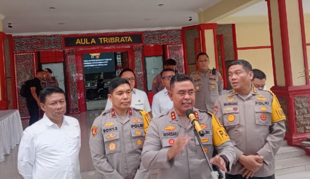 Kepala Polda Sumatera Utara Irjen Pol. Whisnu Hermawan Februanto memberikan keterangan di Medan, Sumatera Utara, Kamis (26/9/2024). (ANTARA/M. Sahbainy Nasution)