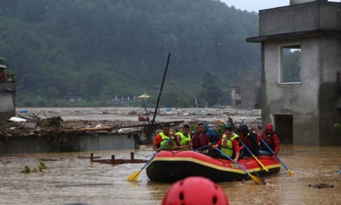 Hujan deras di seluruh Nepal telah memicu banjir dan tanah longsor, sementara upaya penyelamatan terus berlanjut, Sabtu (28/9/2024). ANTARA/Anadolu/py/am.