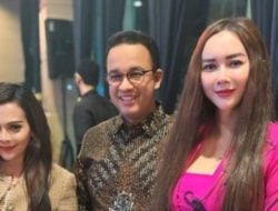 Aura Kasih Foto Bareng dengan Anies Baswedan, Warganet: Barisan Abah