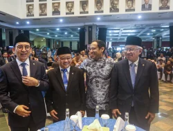 Sertijab Kementerian Diwarnai Tangis hingga Gelak Tawa, Mu’ti ke Nadiem: Saya Tetap Pelanggan Setia Gojek