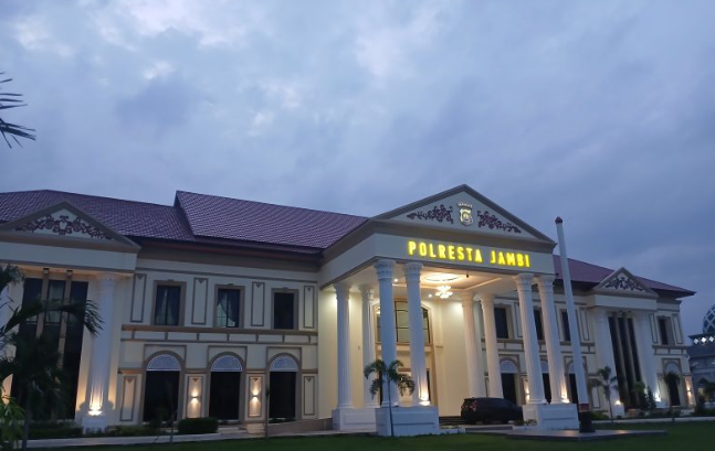 Polresta Jambi menetapkan lima orang sebagai tersangka pelaku perundungan anak di Kota Jambi, Selasa (1/10/2024) (ANTARA/Tuyani)