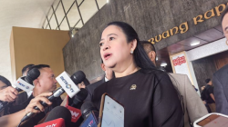 Ketua DPR RI sekaligus Ketua DPP PDI Perjuangan Puan Maharani usai menghadiri Sidang Paripurna Ke-3 di Kompleks Parlemen, Senayan, Jakarta, Kamis (3/10/2024). (ANTARA)