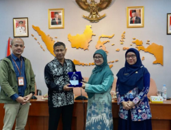 UI Edukasi Warga Kelola Keuangan agar Terhindar Jerat Pinjol