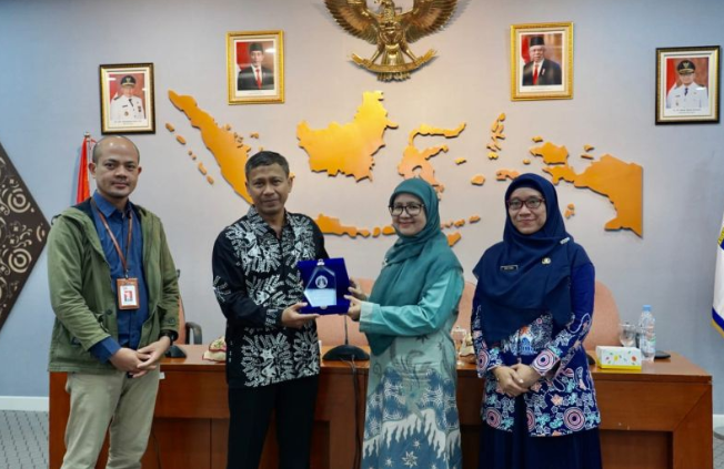 Pusat Ekonomi dan Bisnis Syariah (PEBS) Fakultas Ekonomi dan Bisnis (FEB) Universitas Indonesia (UI) menyelenggarakan program “Gerakan Sosial Pintar Kelola Uang (Pialang)” di Depok, Jawa Barat. (ANTARA/ Foto: Istimewa)