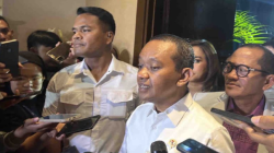 Menteri Energi dan Sumber Daya Mineral (ESDM) Bahlil Lahadalia menjawab pertanyaan awak media di sela menghadiri kegiatan REPNAS National Conference & Awarding Night, di Jakarta, Senin (14/10/2024). ANTARA/Harianto