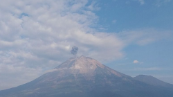 Gunung Semeru erupsi pada Sabtu (19/10/2024) pagi (ANTARA/HO-PVMBG)