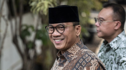 Arsip foto - Wakil Ketua Umum Partai Amanat Nasional Yandri Susanto (kiri) tersenyum didampingi Ketua Harian Partai Gerindra Sufmi Dasco Ahmad saat tiba di kediaman Presiden Terpilih Prabowo Subianto, Kertanegara, Jakarta Selatan, Senin (14/10/2024).ANTARA FOTO/Aprillio Akbar/sgd/agr/aa.