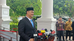 Menpora Dito Ariotedjo memberikan keterangan kepada wartawan di Istana Kepresidenan Jakarta, Senin (21/10/2024). (ANTARA/Rangga Pandu Asmara Jingga)
