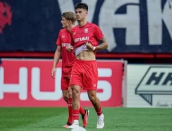Main Sebagai Starter Saat FC Twente Hadapi Ajax Amsterdam, Mees Hilgers Belum Pasti ke Timnas Indonesia?