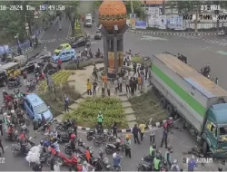 Sopir Truk Ugal-ugalan dan Tabrak Sejumlah Pengendara, Diamuk Massa hingga Dilarikan ke Rumah Sakit