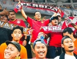 Anies Ucapkan Selamat HUT, Warganet Teringat Pengawal Jokowi Halangi Langkahnya saat Persija Juara