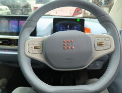 Begini Sensasi Menjajal Mobil Listrik SERES E1