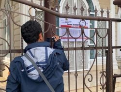 Diduga Terseret Korupsi SPPD Fiktif, Rumah Mantan Sekwan DPRD Riau Disegel Polisi