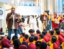 Denny JA Ajak Ratusan Anak Yatim Saksikan Teater di TIM