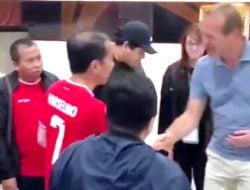 Kenakan Jersey Marselino Ferdinan saat Timnas Hadapi Laos, Sang Pemain Malah Dikartu Merah, Netizen: Jokowi Bawa Sial