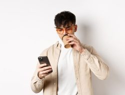 Cuma Cari Validasi? Psikolog Bongkar Alasan di Balik Oversharing Konten Tragis