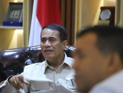 Bongkar Kapal Pengangkut Jagung Impor, Mentan Amran  Blak-blakan Copot Pejabatnya Satu Kantor