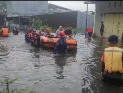 Perumnas Antang Lumpuh, Banjir Paksa Puluhan Keluarga Tinggalkan Rumah