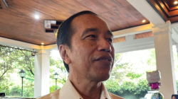 Jokowi memberikan pernyataan kepada wartawan di Solo, Jawa Tengah, Rabu (25/12/2024). ANTARA/Aris Wasita