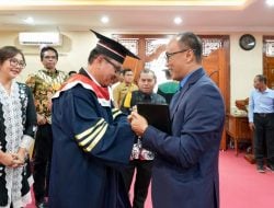 Jufri Rahman Raih Gelar Doktor, Usung Kepemimpinan Digital untuk Reformasi Birokrasi, Prof Zudan Berikan Selamat