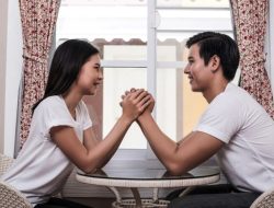 Apakah Perlu Mengubah Diri Demi Pasangan? Temukan Dampaknya pada Kesehatan Mental