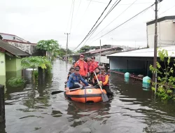 Tinjau Banjir, Danny Pomanto Imbau Warga Gotong Royong Saling Bantu