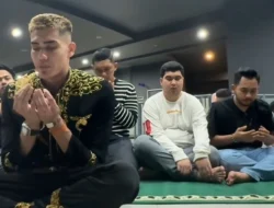 Sosok Lelaki Idaman, Aisar Khaled jadi Imam Salat Saat Berada di Aceh
