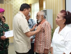 Penganugerahan Tanda Kehormatan Kepada Veteran Pembela Kemerdekaan RI Seroja