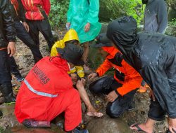 Pendaki Alami Cedera Lutut, Tim SAR Lakukan Evakuasi di Gunung Lompobattang
