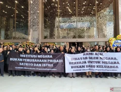 Protes Pemecatan Neni Herlina, Ratusan ASN Ditjen Dikti Gelar Aksi Damai