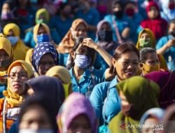 Buntut PHK Massal Pencairan BPJS Alami Antrian Panjang, Guru Besar Unair: Indonesia Semakin Gelap