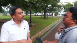 Politisi Golkar Maman Abdurahman saat menyampaikan keterangan di kompleks Istana Kepresidenan, Bogor, Jawa Barat, Jumat (3/1/2025). (ANTARA/Andi Firdaus)