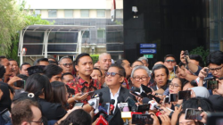 Sekretaris Jenderal PDI Perjuangan Hasto Kristiyanto (HK) memenuhi panggilan penyidik Komisi Pemberantasan Korupsi (KPK) untuk diperiksa sebagai tersangka kasus dugaan suap dan perintangan penyidikan, Senin (13/1/2024). ANTARA/Fianda Sjofjan Rassat