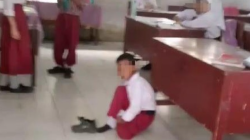 Murid SD Dihukum Belajar di Lantai karena Tidak Bayar SPP
