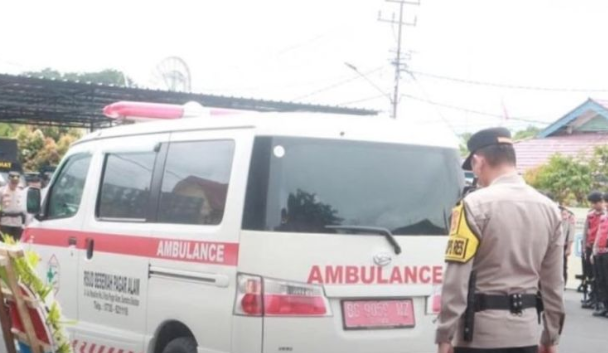Proses pemakaman Briptu Farras yang tewas dalam operasi penangkapan bandar narkoba pada Rabu 22 Januari. (ANTARA/ HO- Polres Lahat)
