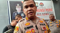 Kapolres Gowa AKPB Reonald TS Simanjuntak menjawab pertanyaan wartawan saat rilis pengungkapan kasus di Mapolres Kabupaten Gowa, Sulawesi Selatan, Rabu (22/1/2025) ANTARA/Darwin Fatir.