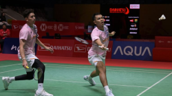 Foto arsip - Pebulu tangkis ganda putra Indonesia Fajar Alfian (kanan) dan Muhammad Rian Ardianto (kiri) mengembalikan kok ke arah ganda putra China Xie Hao Nan dan Zeng Wei Han pada perempat final Daihatsu Indonesia Masters 2025 di Istora Senayan, Jakarta, Jumat (24/1/2025). ANTARA FOTO/Fauzan/tom.