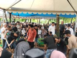 Ratusan Pelayat Antar HM Alwi Hamu ke Pekuburan Keluarga HM Jusuf Kalla