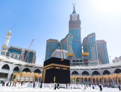 Umroh Mandiri atau Pakai Travel, Mana Lebih Murah?