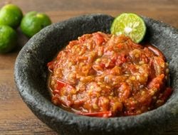 Benarkah Makanan Pedas Penyebab Utama Ambeien?