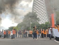 Demo Mahasiswa di Makassar: Efisiensi Anggaran, Rakyat Dipaksa Tolol?
