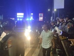 Berjam-jam Tutup Jalan, Polisi Amankan 17 Demonstran Indonesia Gelap di Makassar