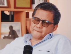 Rocky Gerung: Akhirnya Krisis Sudah Tiba di Depan Pintu