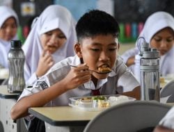 Ratusan Siswa dan Guru SMP di Bandung Keracunan MBG, Eko Kuntadhi: Kayaknya Perlu Evaluasi Serius