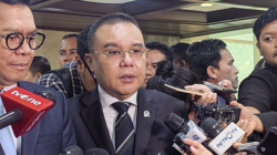 Wakil Ketua DPR Sufmi Dasco usai menghadiri Rapat Paripurna di Kompleks Parlemen, Senayan, Jakarta, Selasa (4/1/2025). (ANTARA/Melalusa Susthira K.)