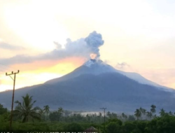 Gunung Lewotobi Laki-laki Erupsi, Abu Vulkanik Capai 900 Meter, Status Awas! Warga Diminta Waspada