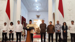 Presiden Prabowo Subianto mengumumkan sejumlah kebijakan sektor ekonomi di Istana Merdeka, Jakarta, Senin (17/2/2025). ANTARA/Mentari Dwi Gayati