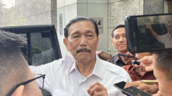 Ketua Dewan Ekonomi Nasional (DEN) Luhut Binsar Pandjaitan saat ditemui usai acara The Economic Insights 2025 di Jakarta, Rabu (19/2/2025). (ANTARA/Imamatul Silfia)