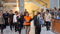 KPK menahan Sekretaris Jenderal PDI Perjuangan Hasto Kristiyanto setelah yang bersangkutan ditetapkan sebagai tersangka dalam kasus dugaan suap pengurusan pengganti antarwaktu (PAW) anggota DPR dan perintangan penyidikan, Kamis (20/2/2025) sore. ANTARA/Fianda Sjofjan Rassat