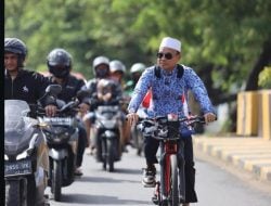 Ustaz Dasad Latif Unggah Foto Gowes ke Kantor, Sentil Pemerintah Tidak Ada Fasilitas Khusus Jalur Sepeda